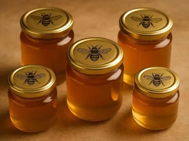 Couvercles dorés avec motif abeille : la tendance premium pour les pots de miel artisanaux